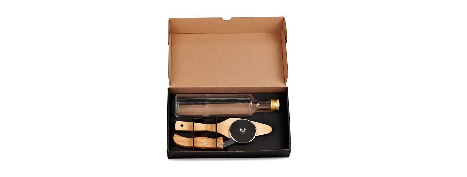 Kit para Pizza com Cortador, Espátula e Garrafa com Logo