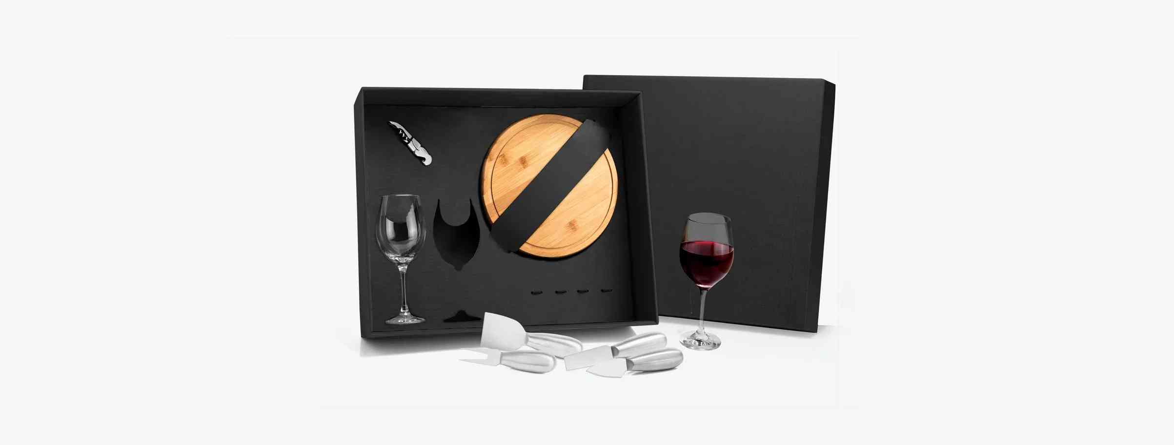 Kit Queijo e Vinho Com Tábua E Taças 8 Peças com Logo 